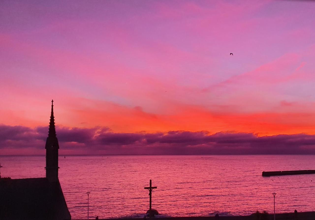 Le Phare De La Croix Pleine Vue Mer Centre Ville Concarneau Zewnętrze zdjęcie